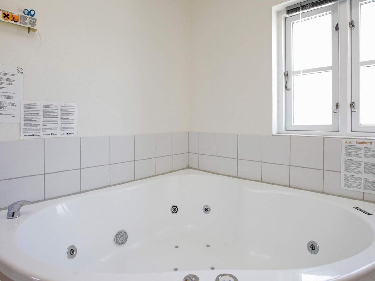 4 Person Holiday Home In Bl Vand Blåvand Extérieur photo